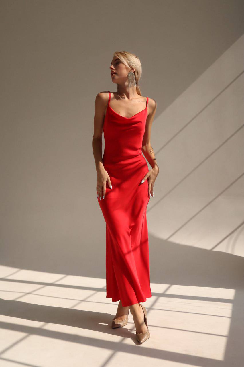 Absay Chaise longue Equivalent Ilga raudona suknelė „Armani Silk Midi“ – To Be Blossom